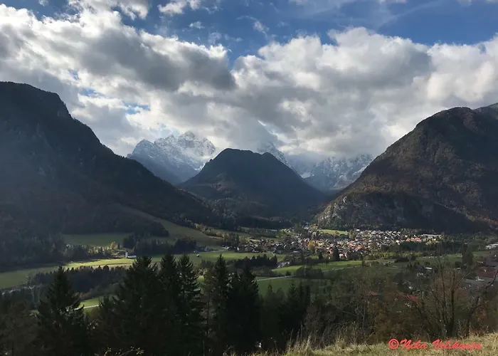 Mountain View Glamping Prázdninový dům Dovje